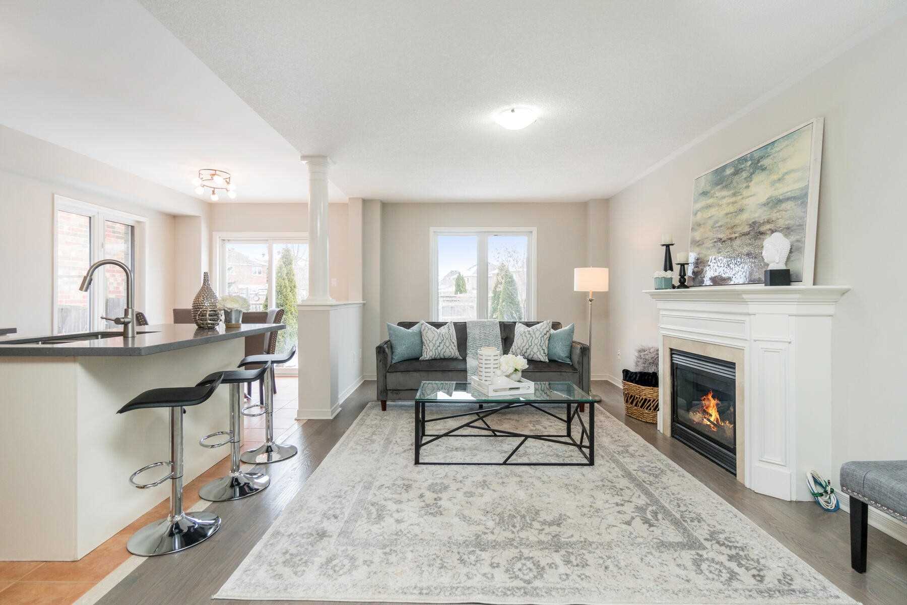 87 Mowat Cres