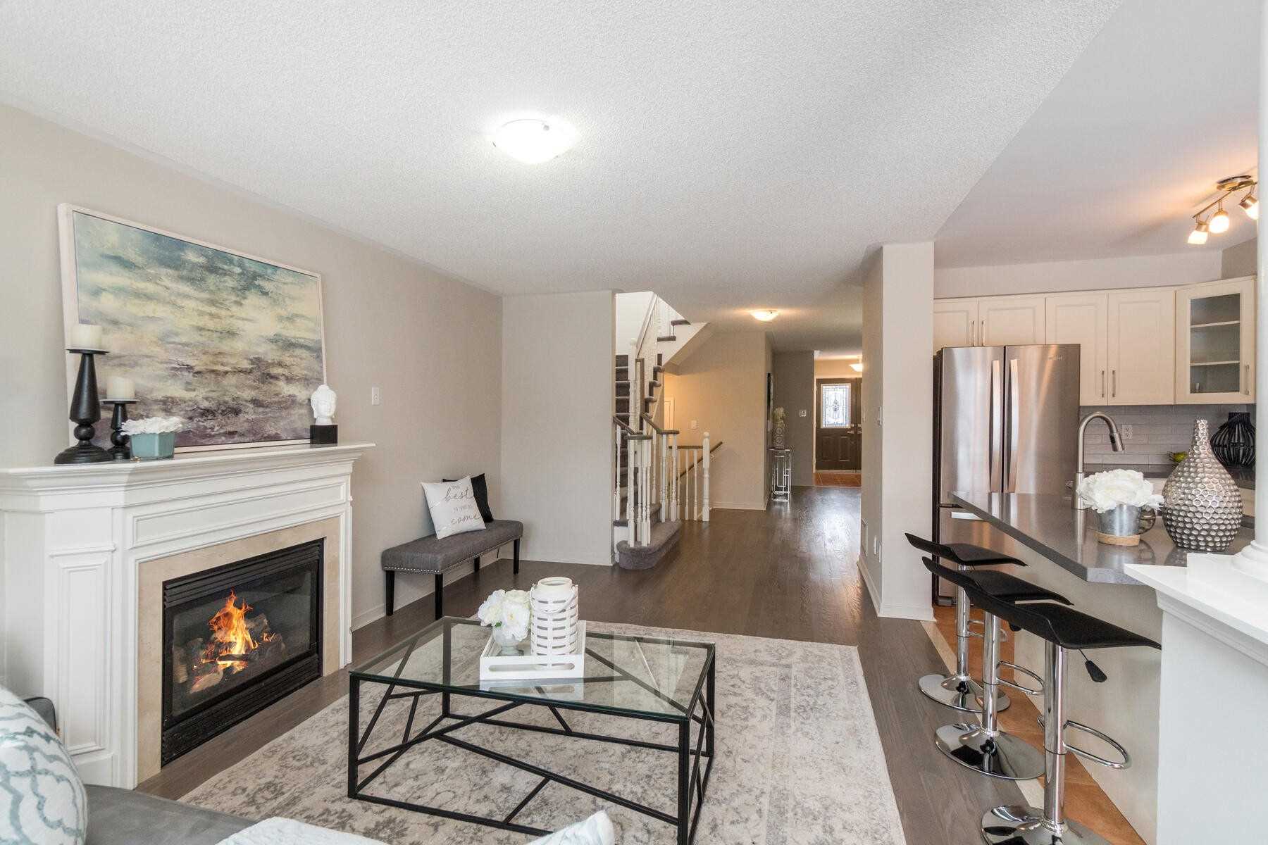 87 Mowat Cres