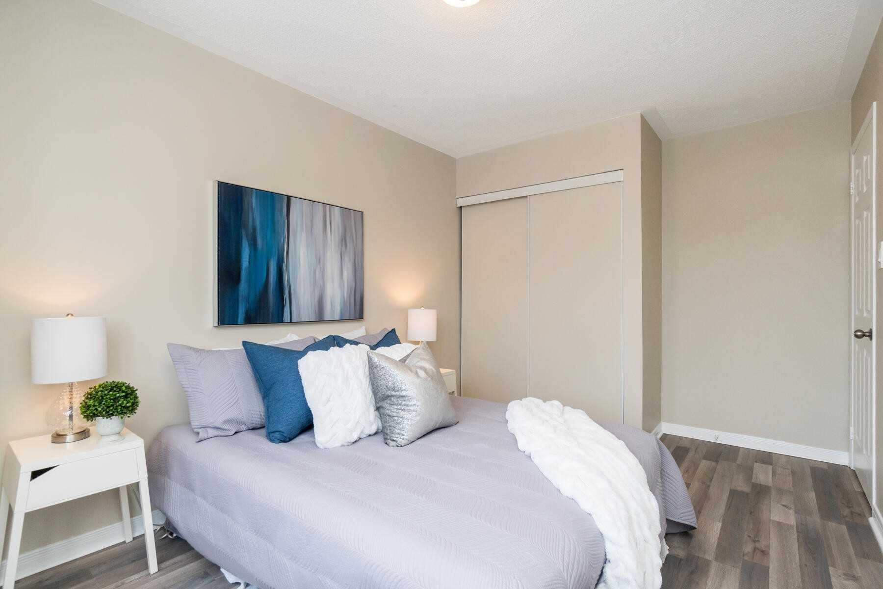 87 Mowat Cres