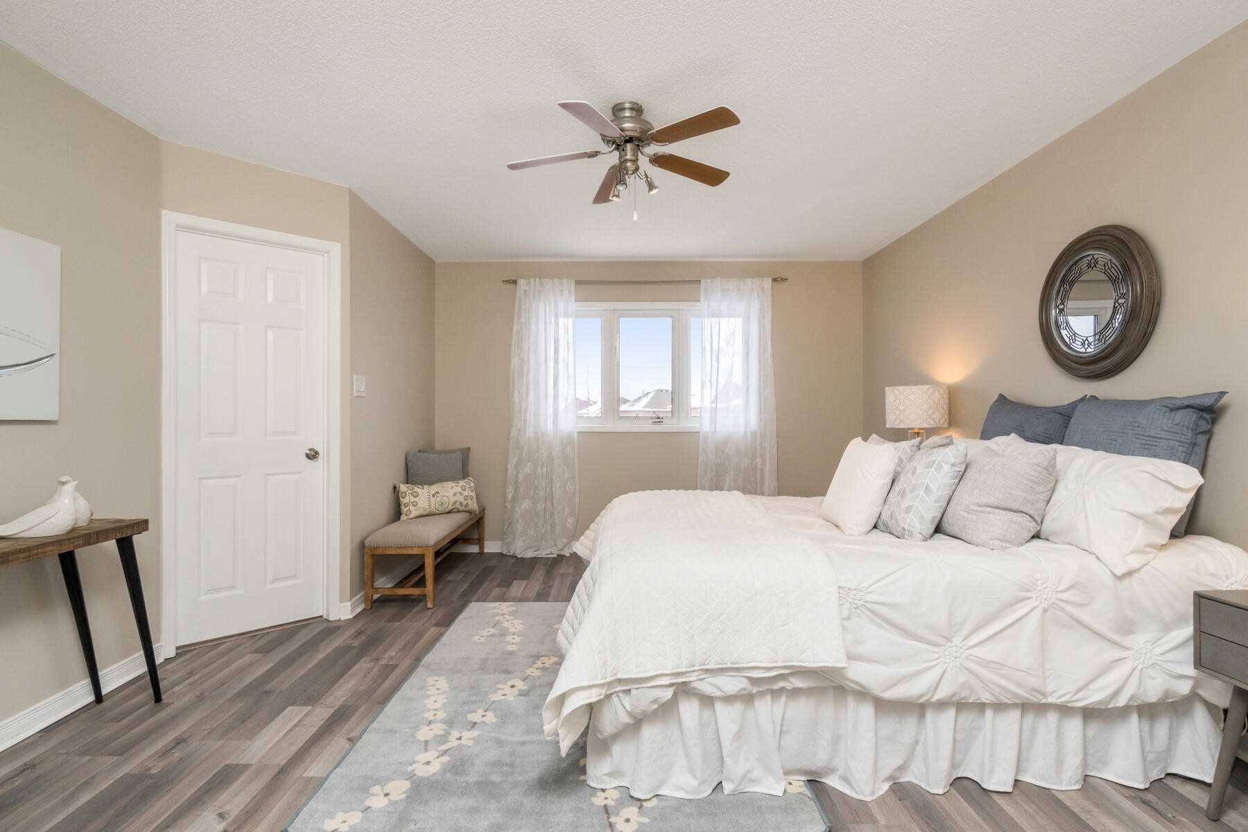 87 Mowat Cres