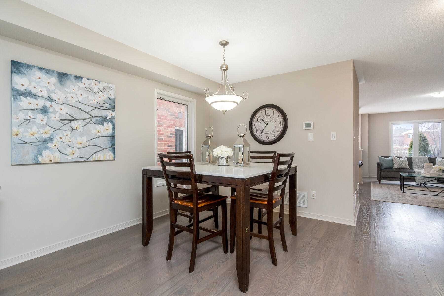 87 Mowat Cres
