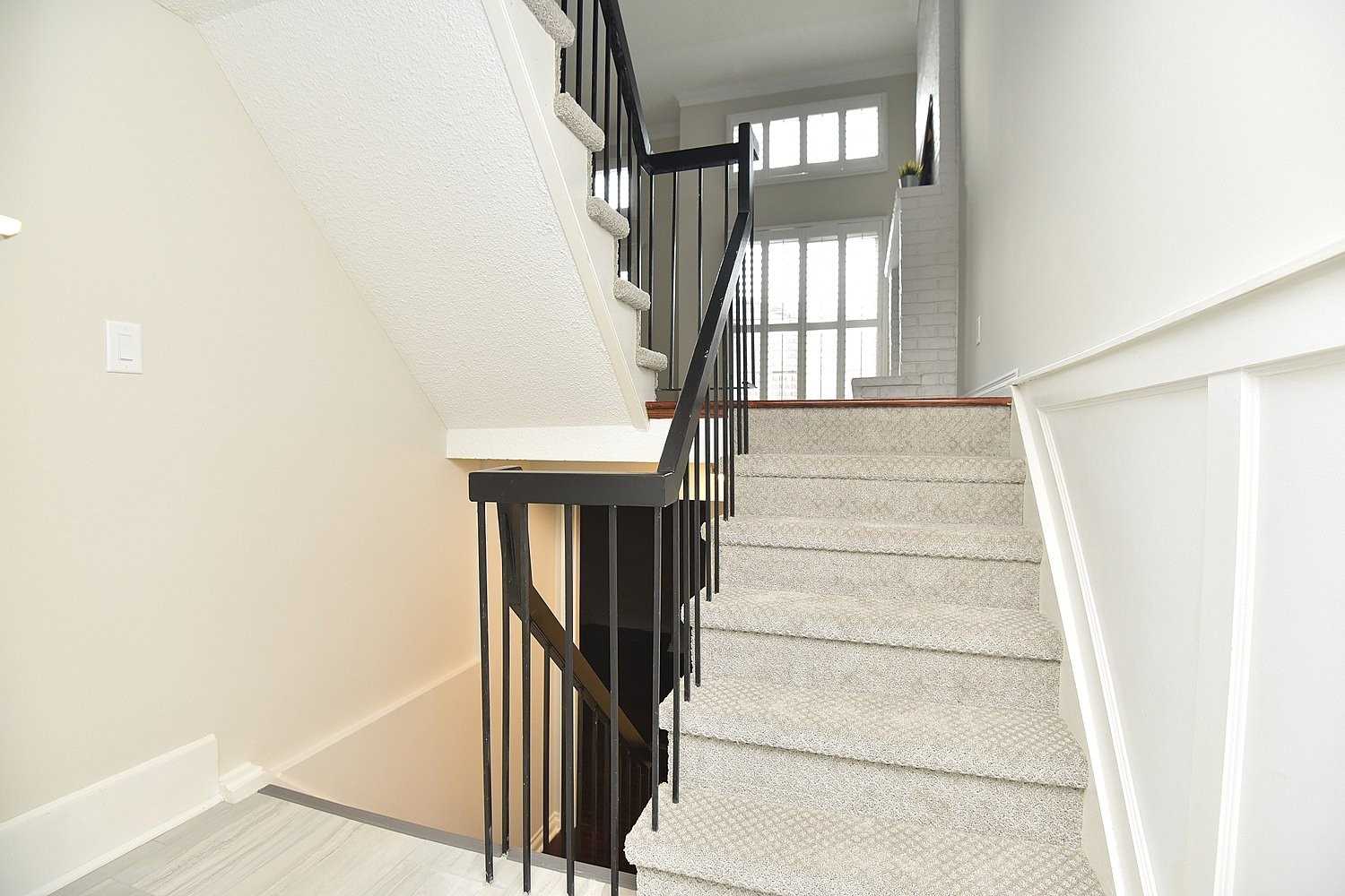1764 Rathburn Rd E, #46
