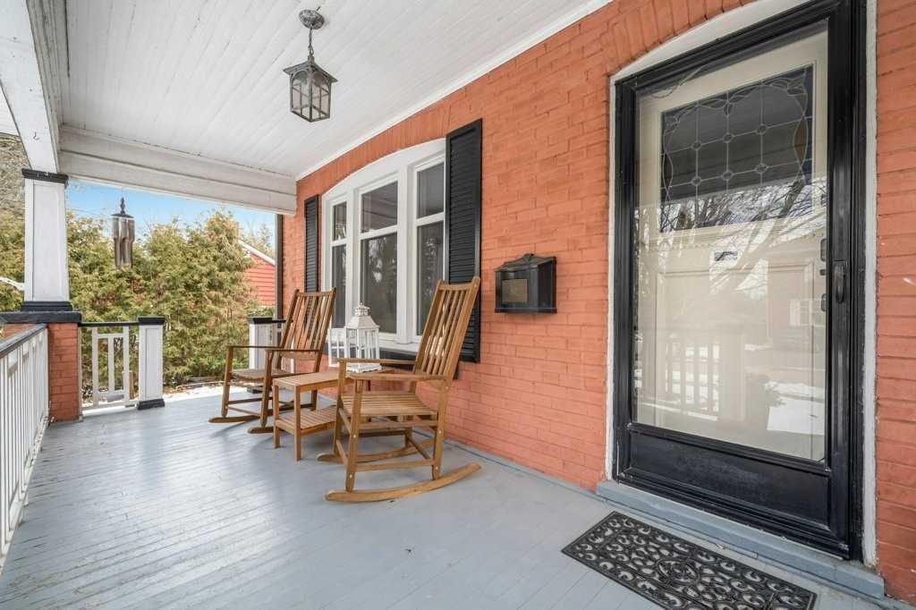 8 Albert St