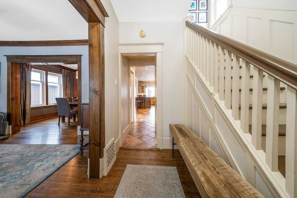 8 Albert St