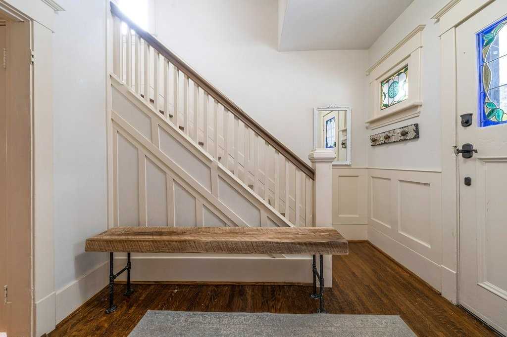 8 Albert St