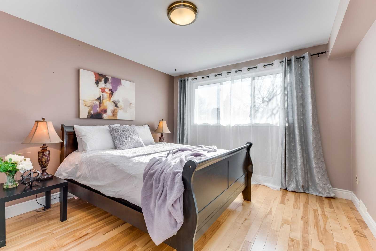 2483 Yarmouth Cres