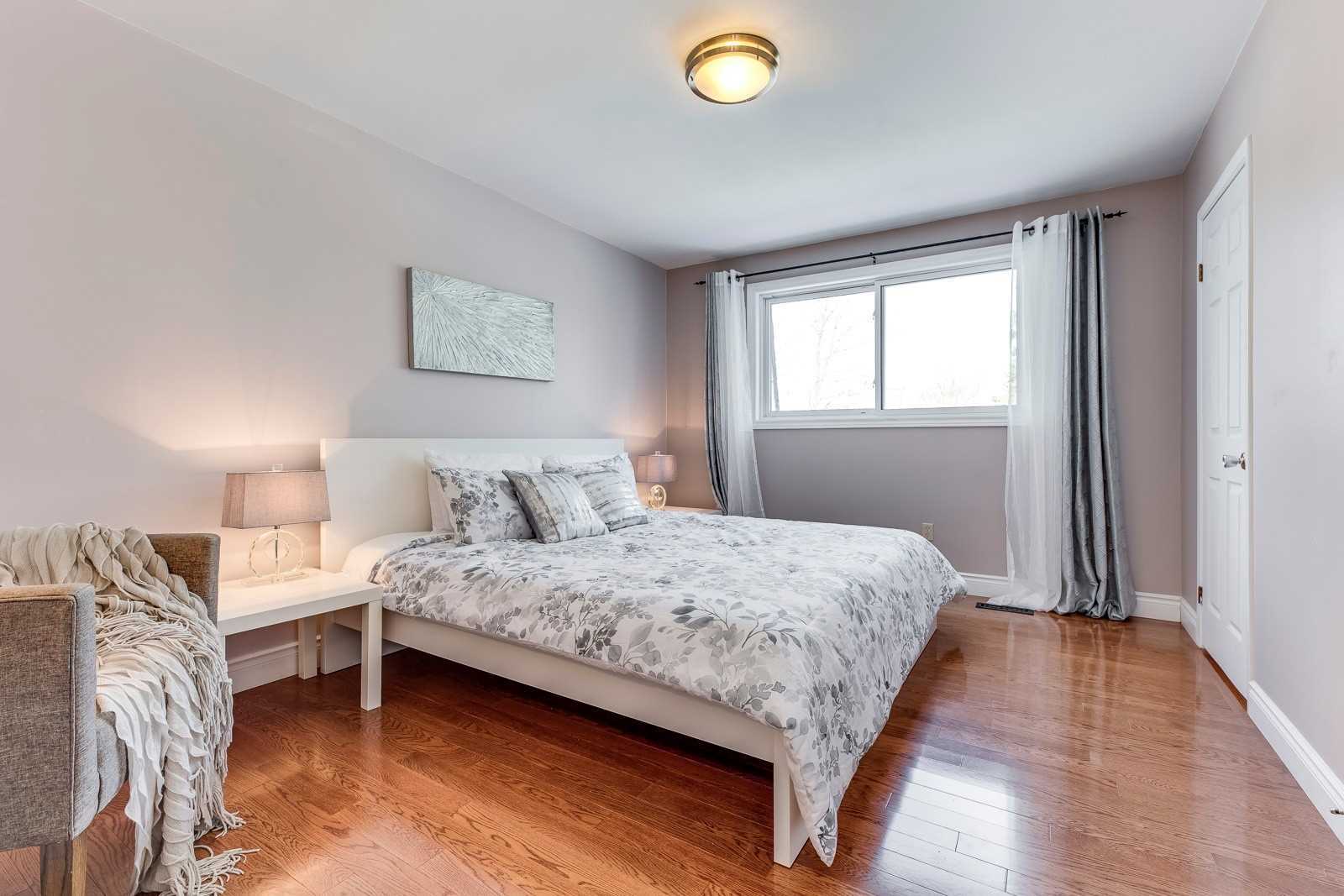 2483 Yarmouth Cres