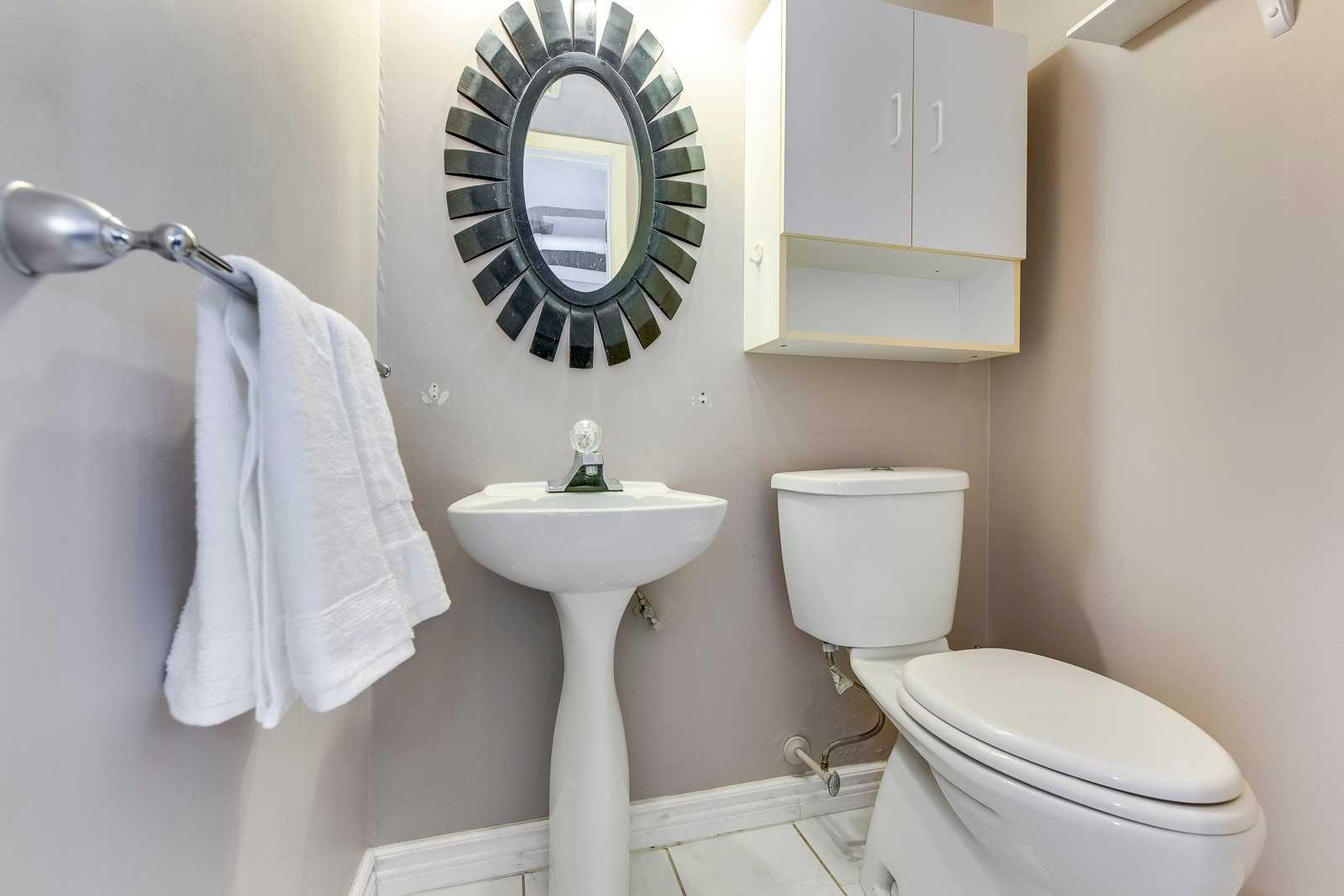 2483 Yarmouth Cres