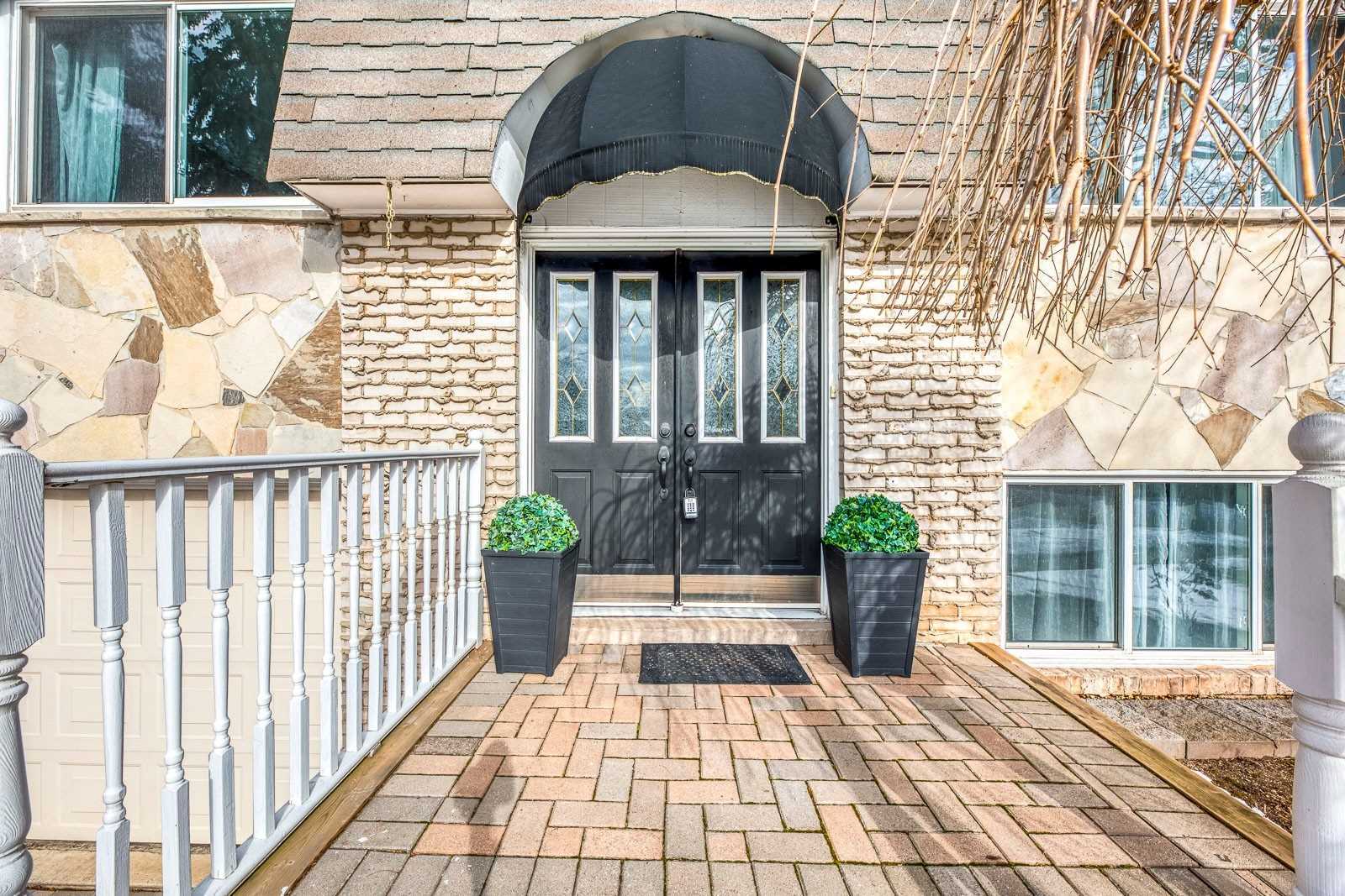 2483 Yarmouth Cres
