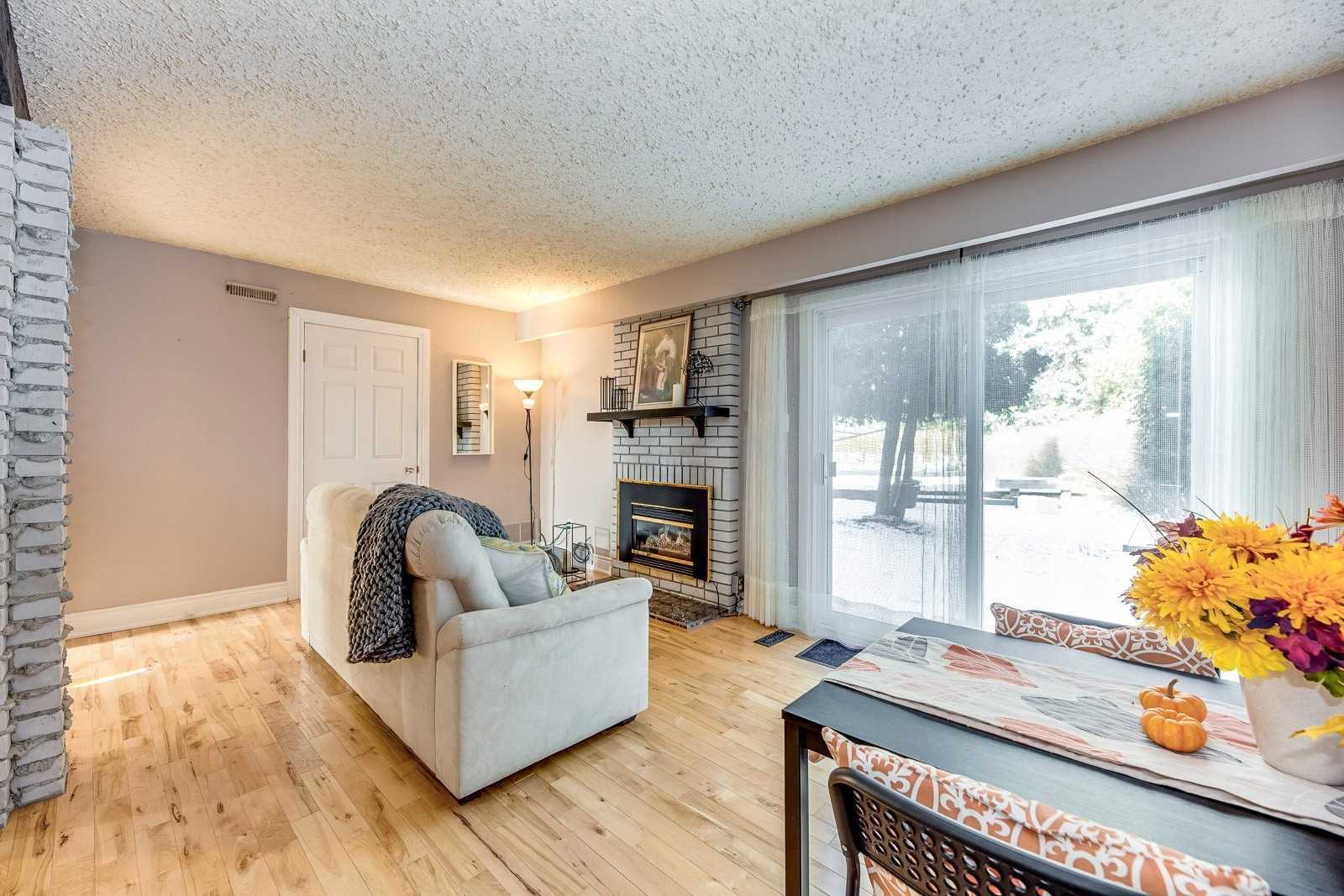 2483 Yarmouth Cres