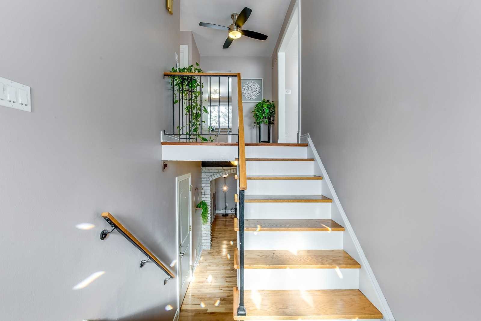 2483 Yarmouth Cres