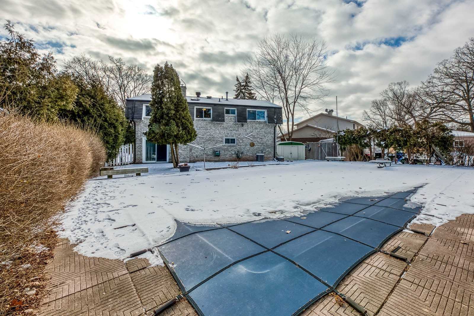 2483 Yarmouth Cres