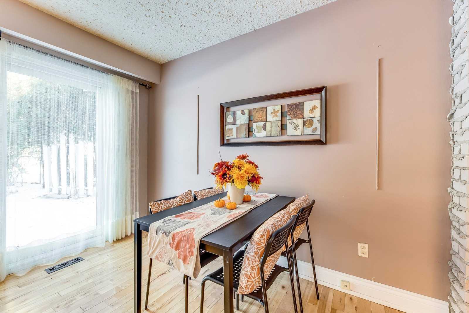 2483 Yarmouth Cres