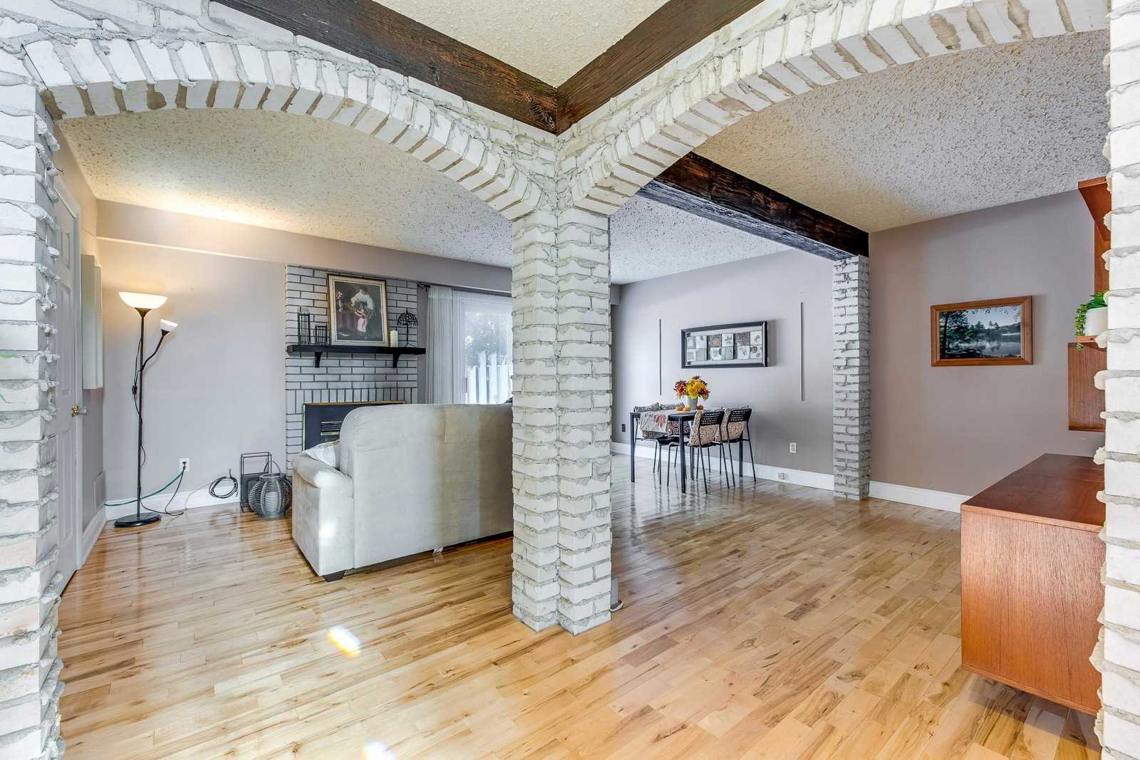 2483 Yarmouth Cres
