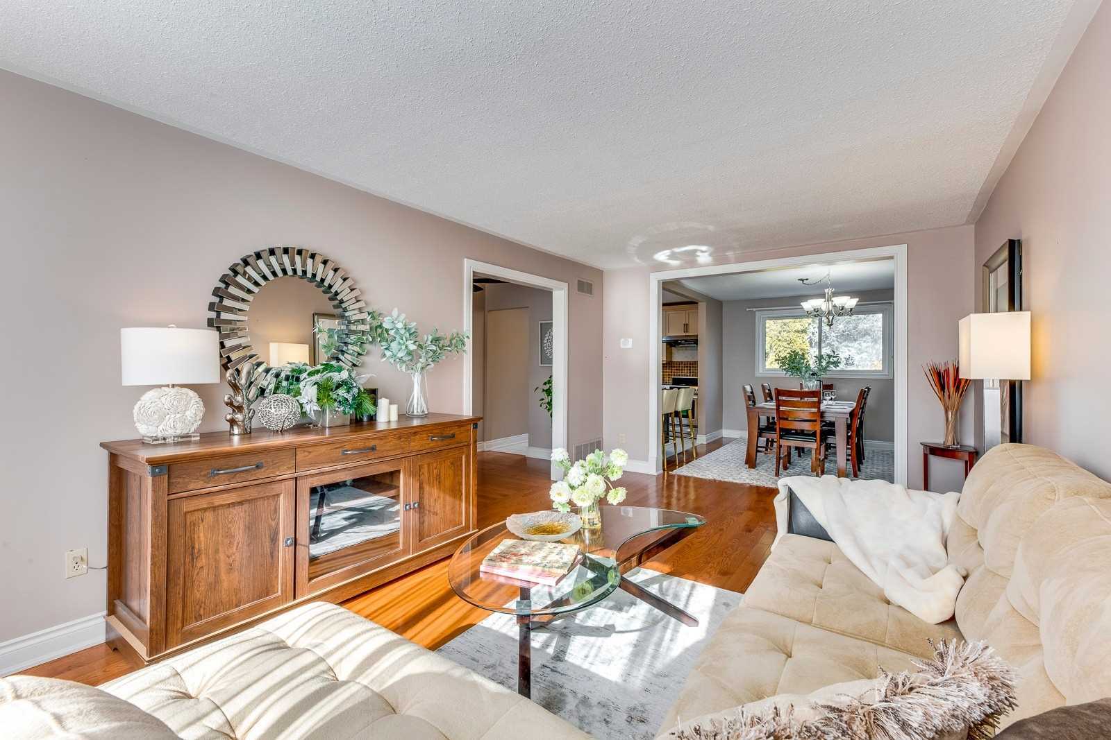 2483 Yarmouth Cres
