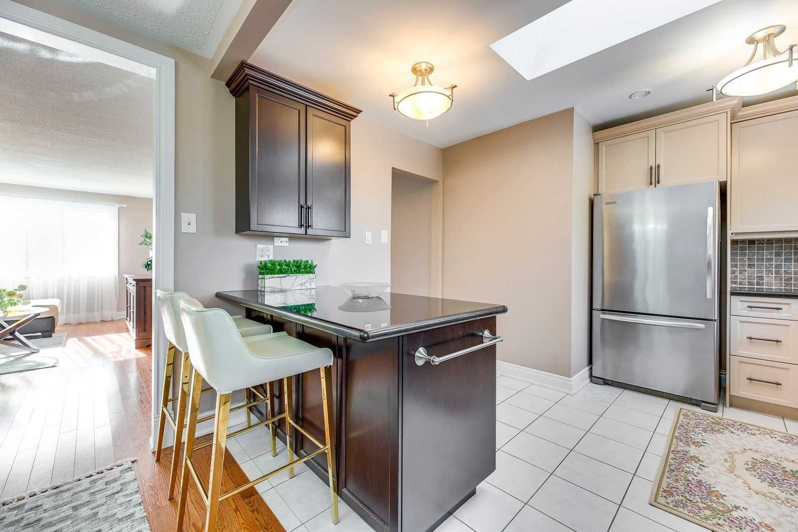 2483 Yarmouth Cres