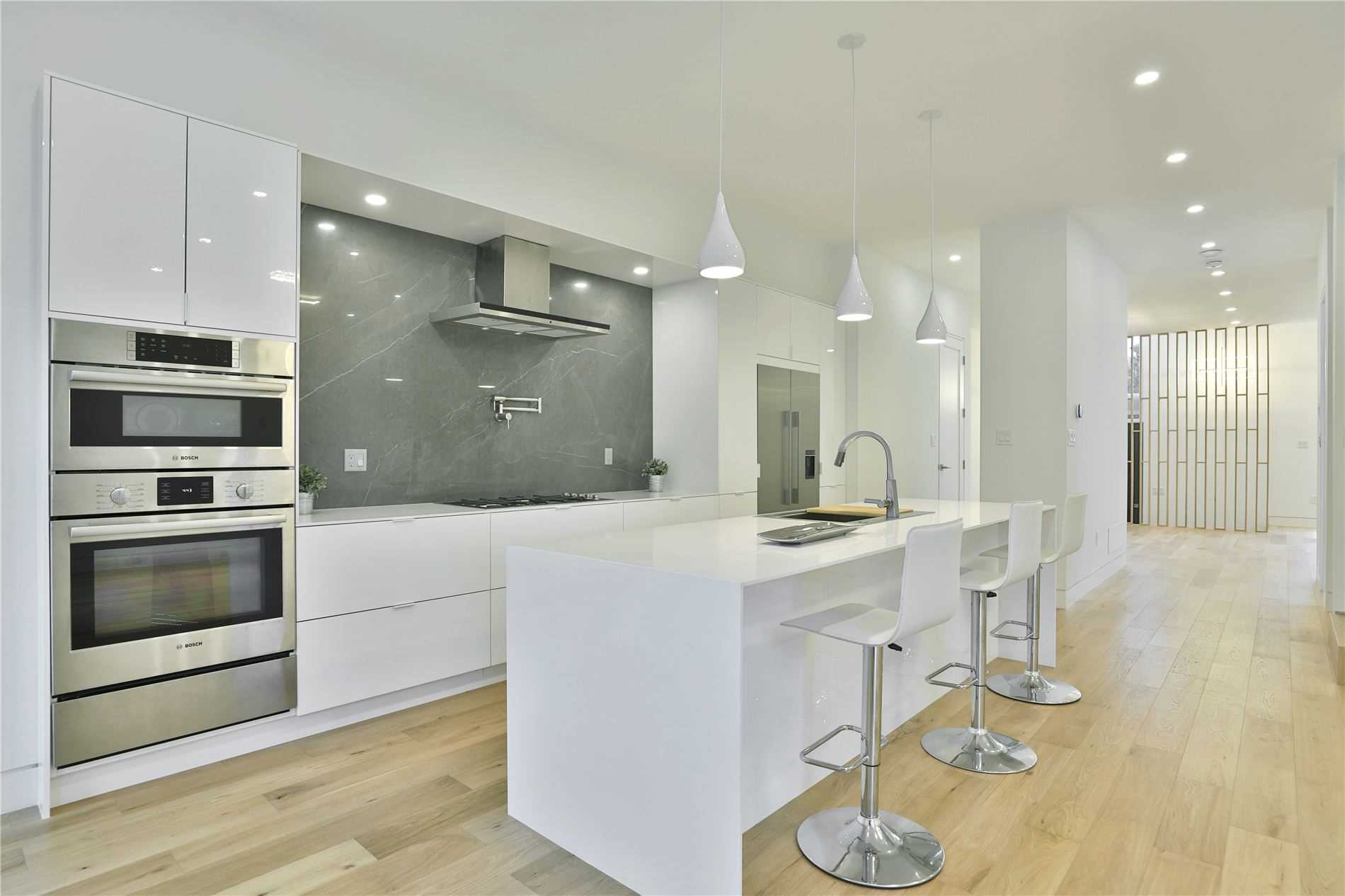 886 Ninth St