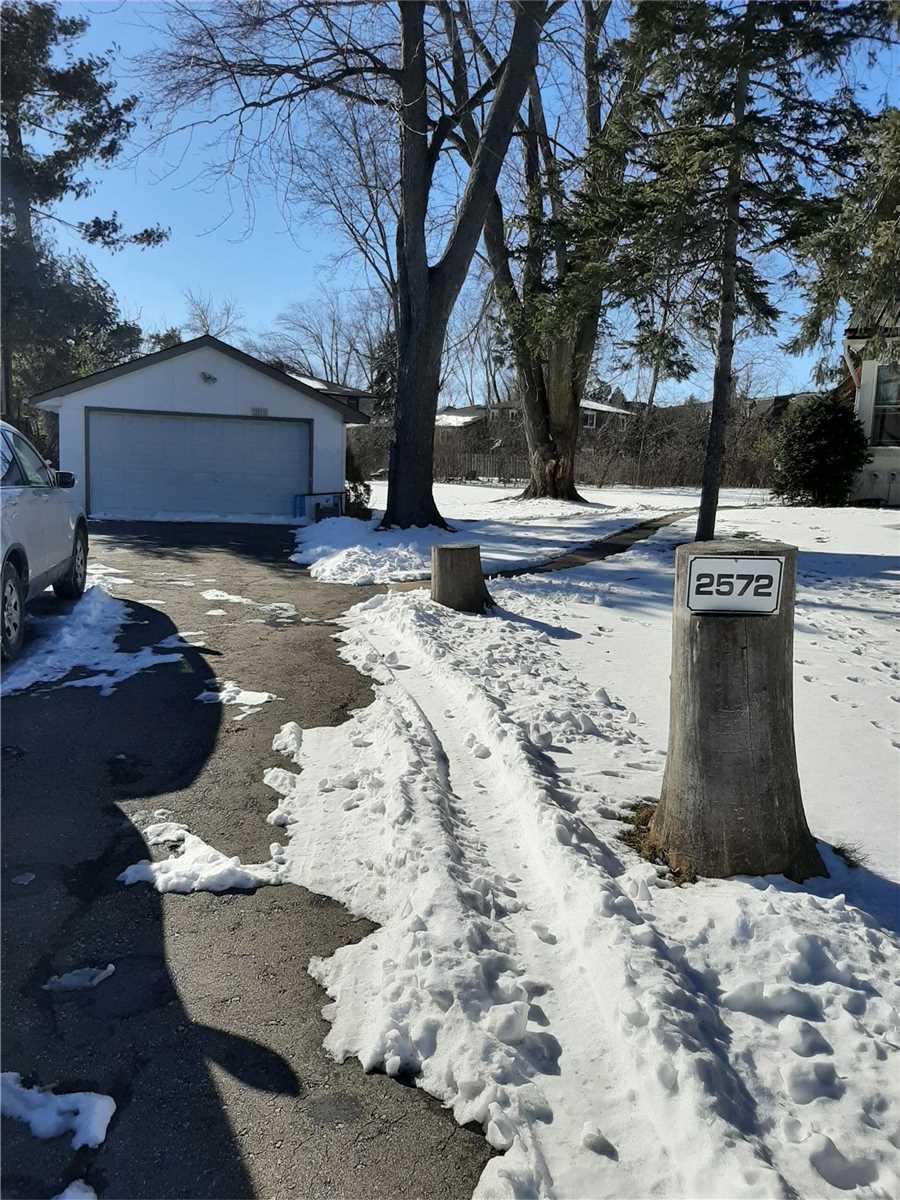 2572 Sharon Cres