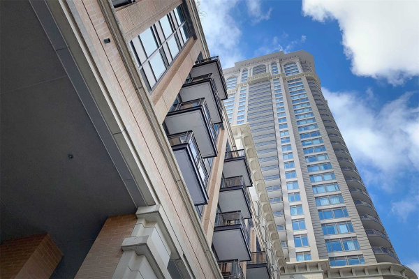 385 Prince Of Wales Dr, Mississauga