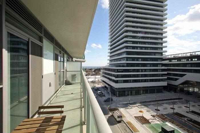 33 Shore Breeze Dr, #401
