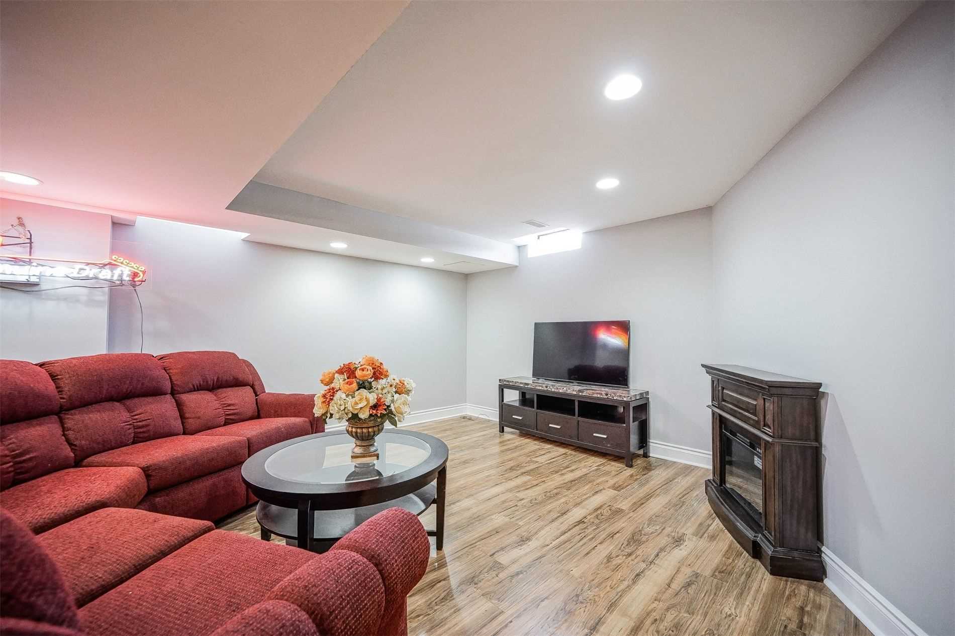 1312 Saddler Circ