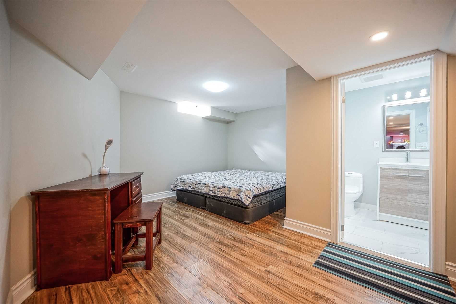 1312 Saddler Circ