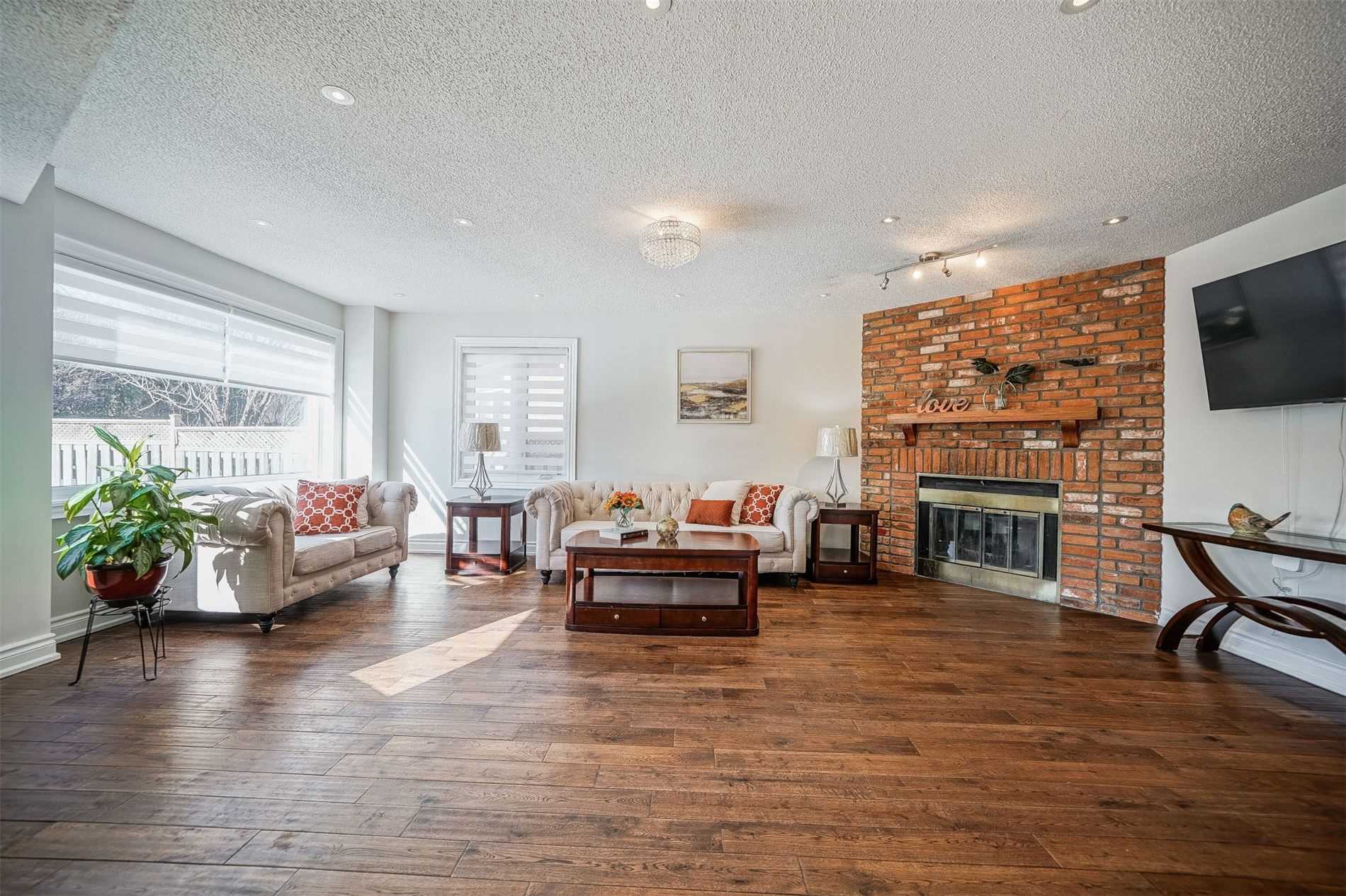 1312 Saddler Circ
