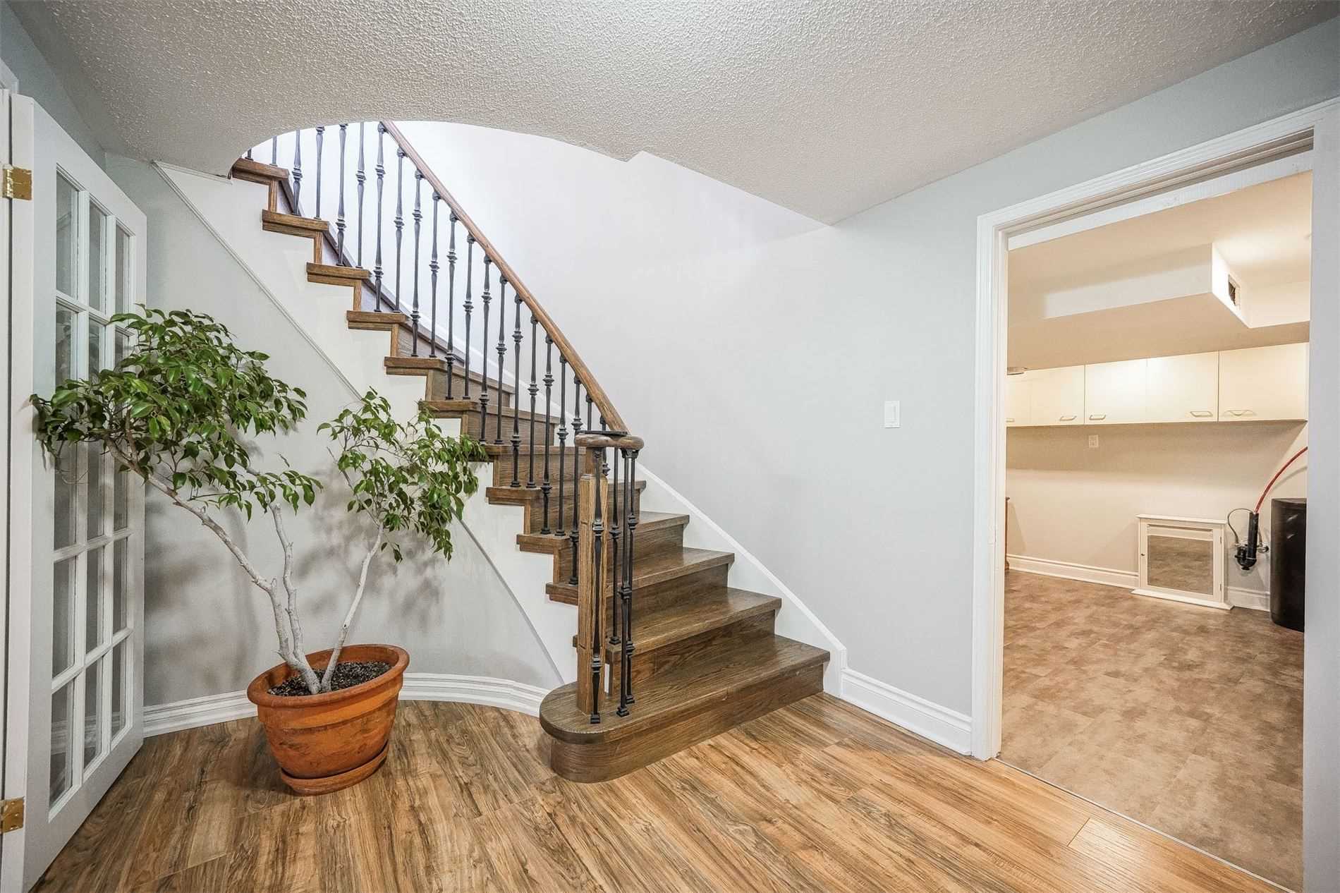 1312 Saddler Circ
