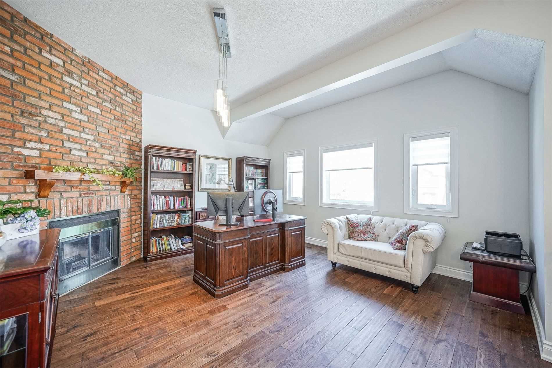 1312 Saddler Circ