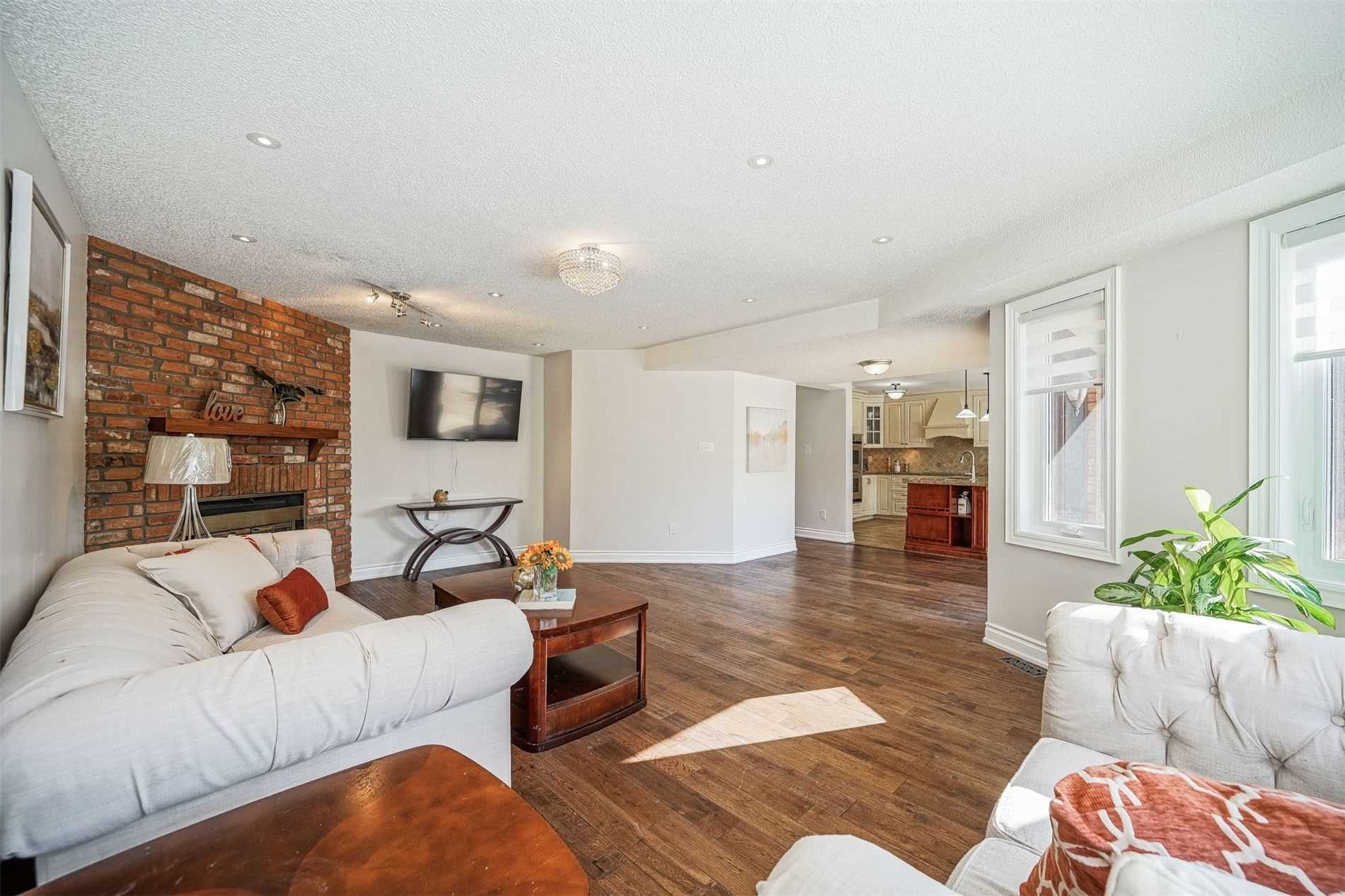 1312 Saddler Circ