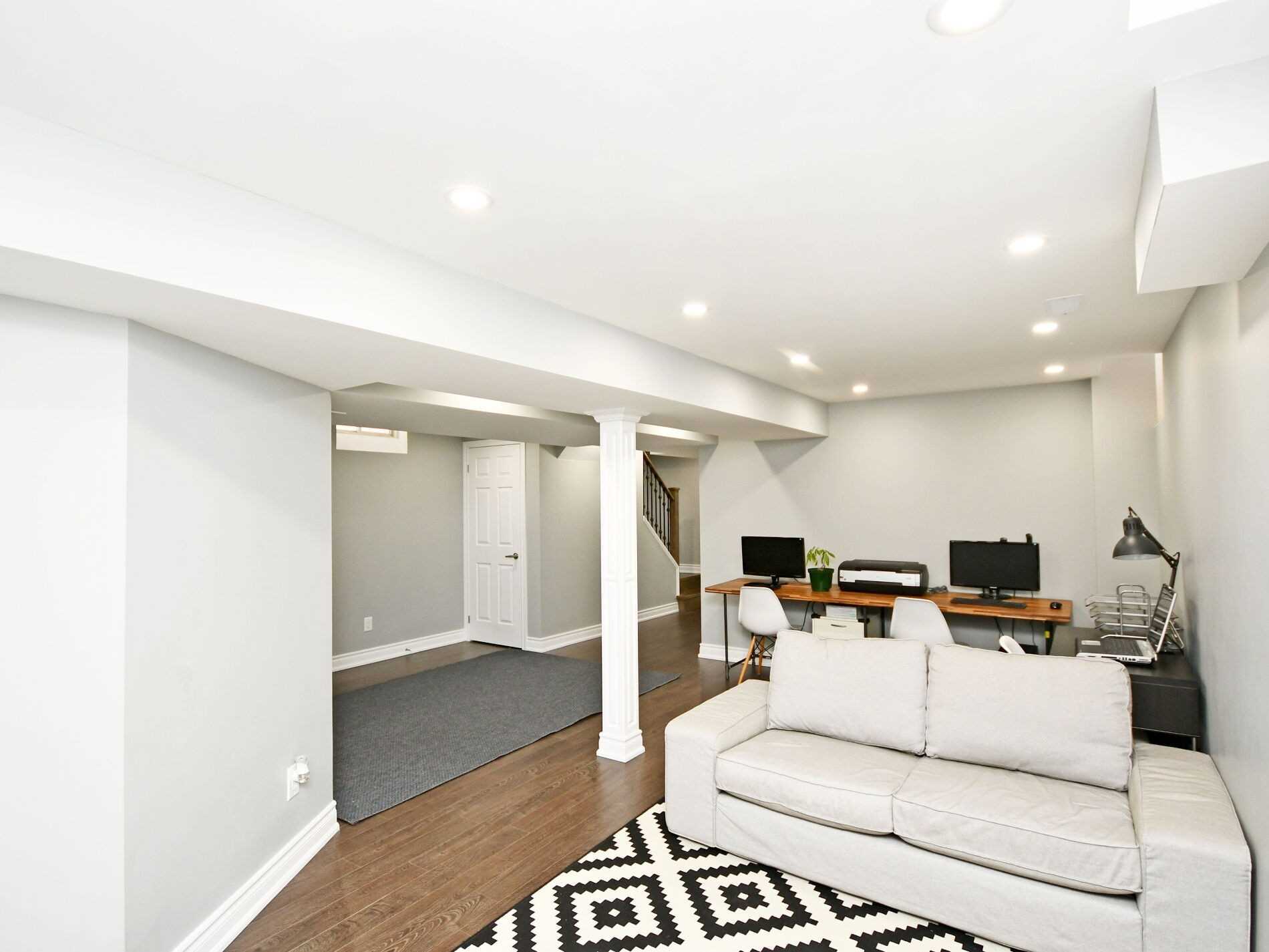 35 Hillsburgh Dr