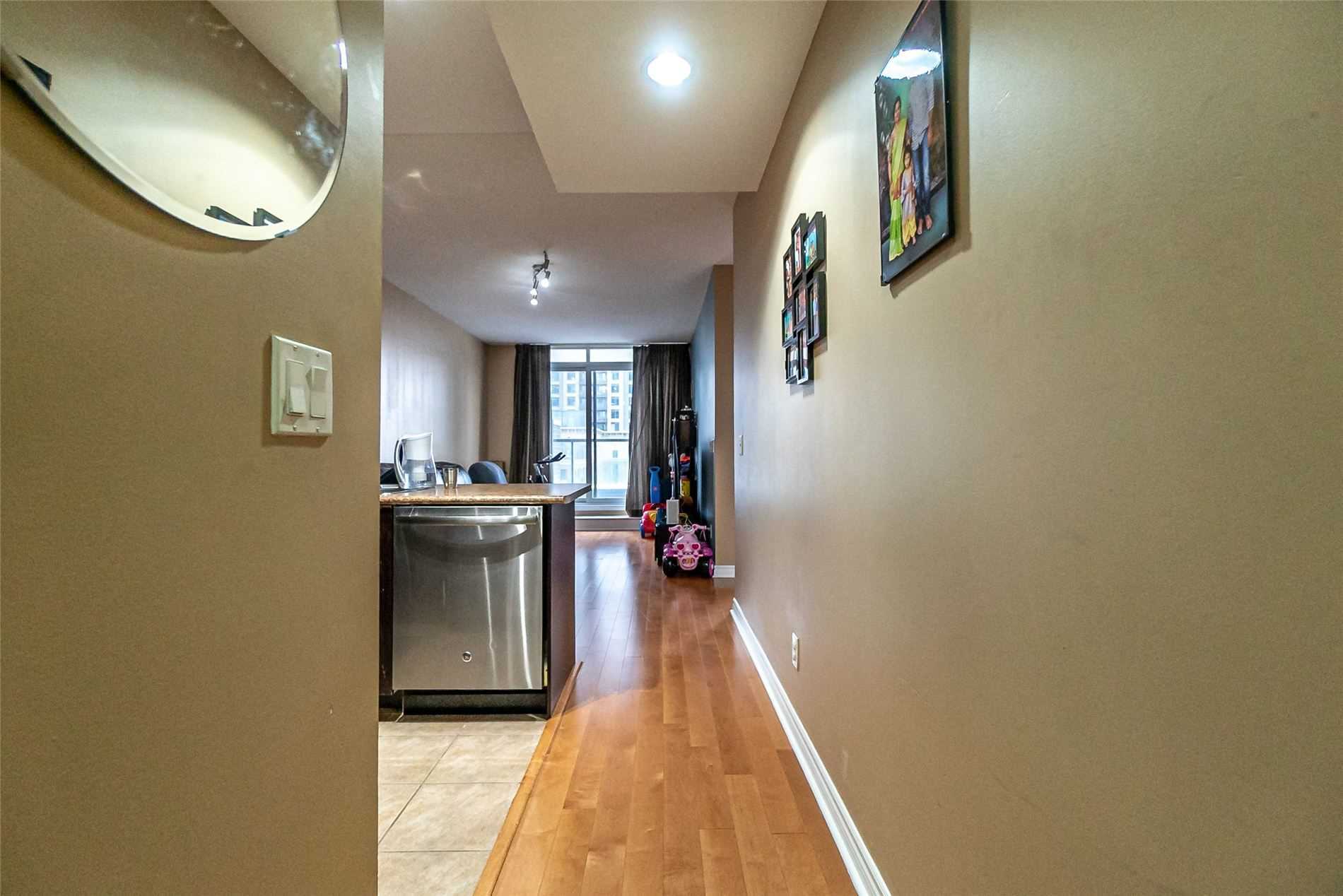 388 Prince Of Wales Dr, #807