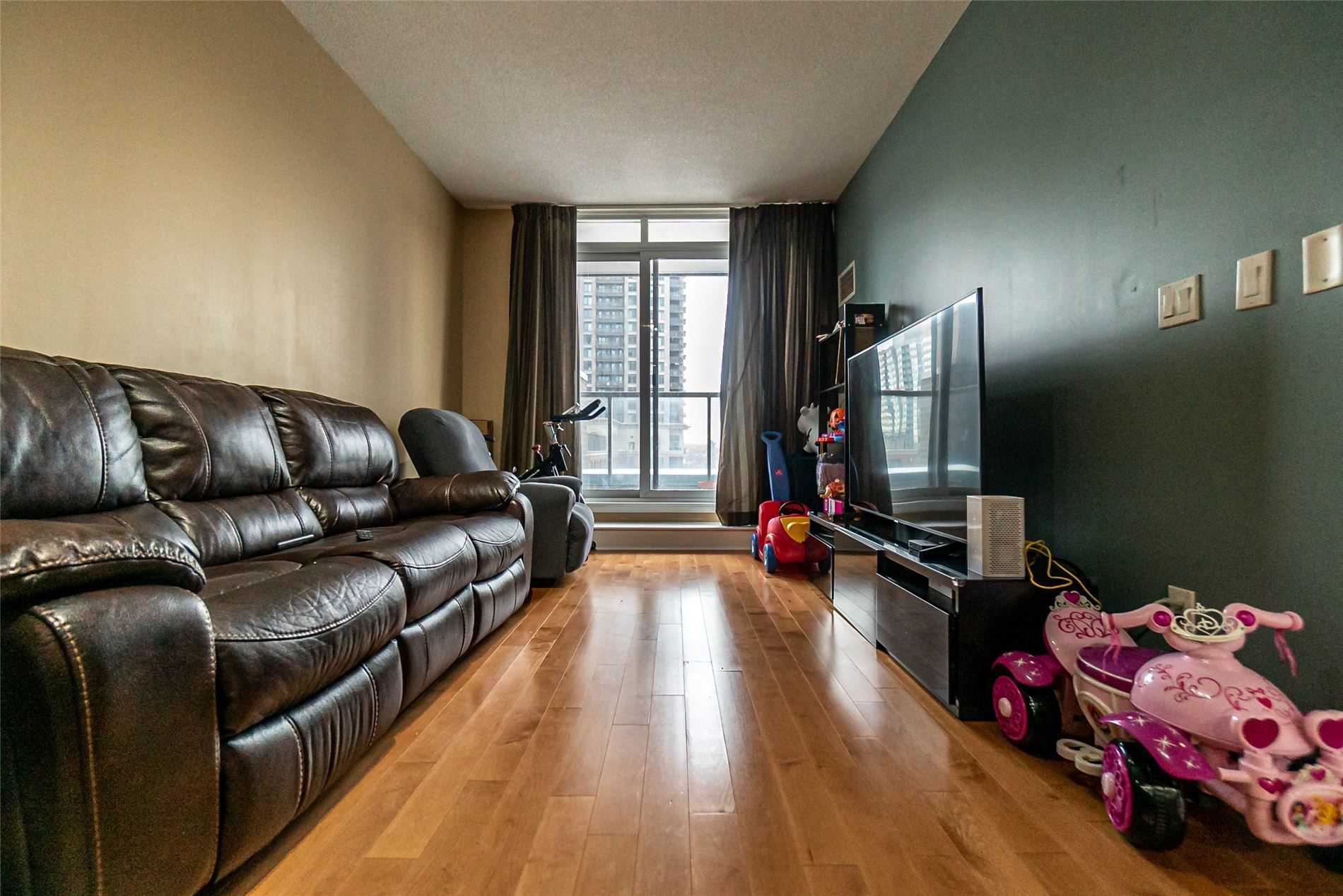 388 Prince Of Wales Dr, #807