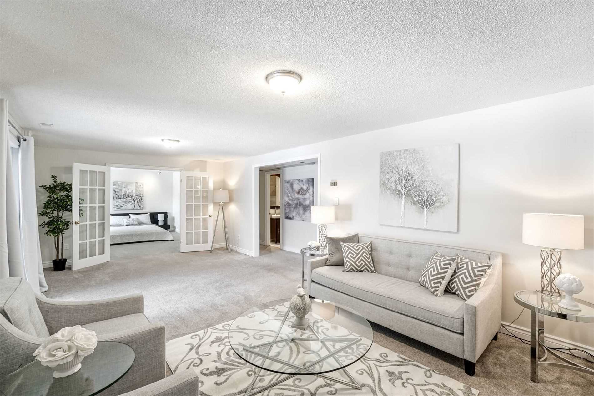 26 Munro St