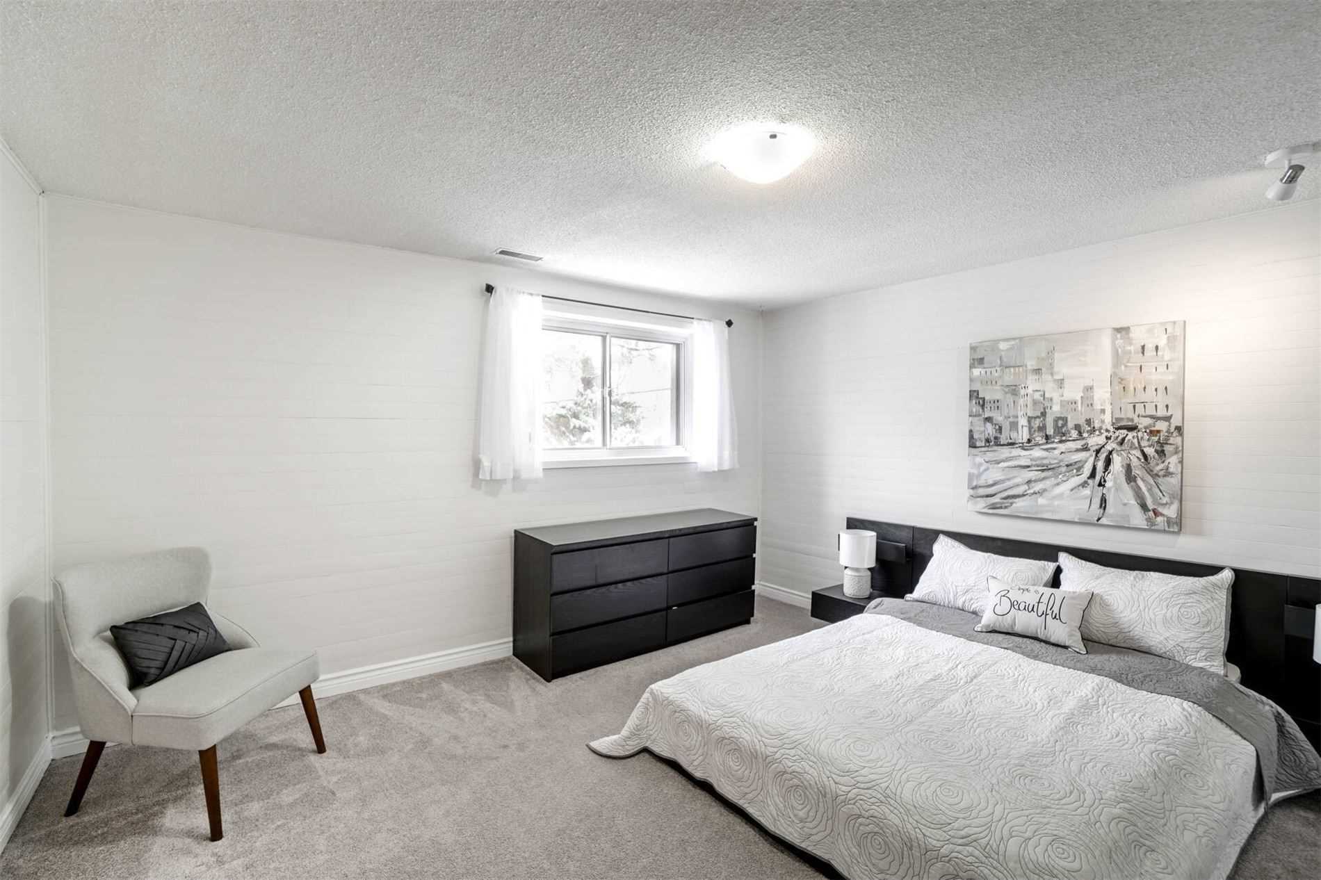 26 Munro St