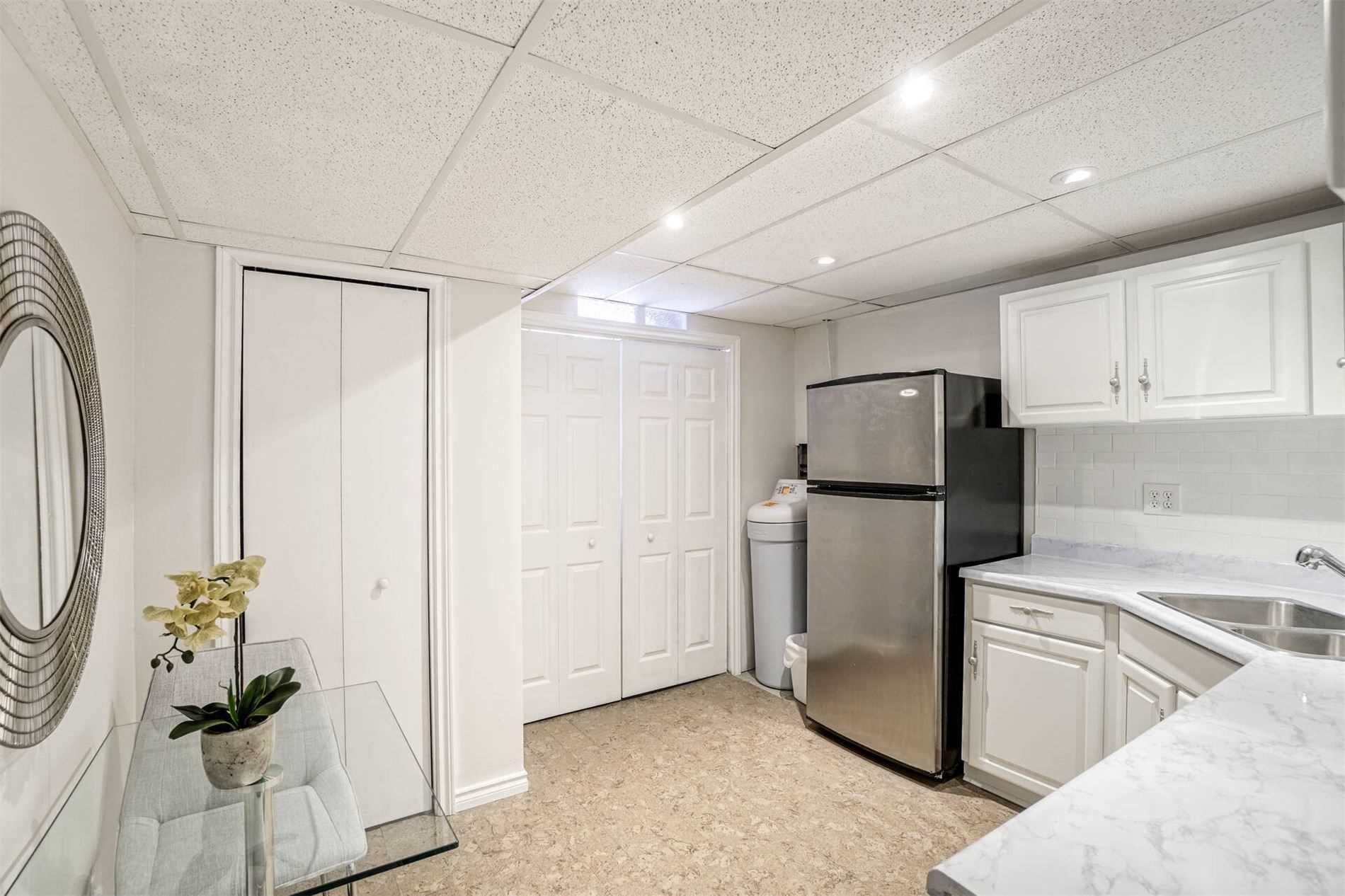 26 Munro St