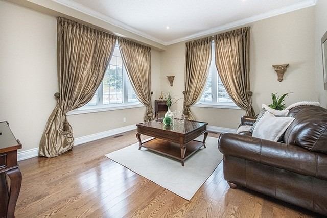 10 Stonehart St