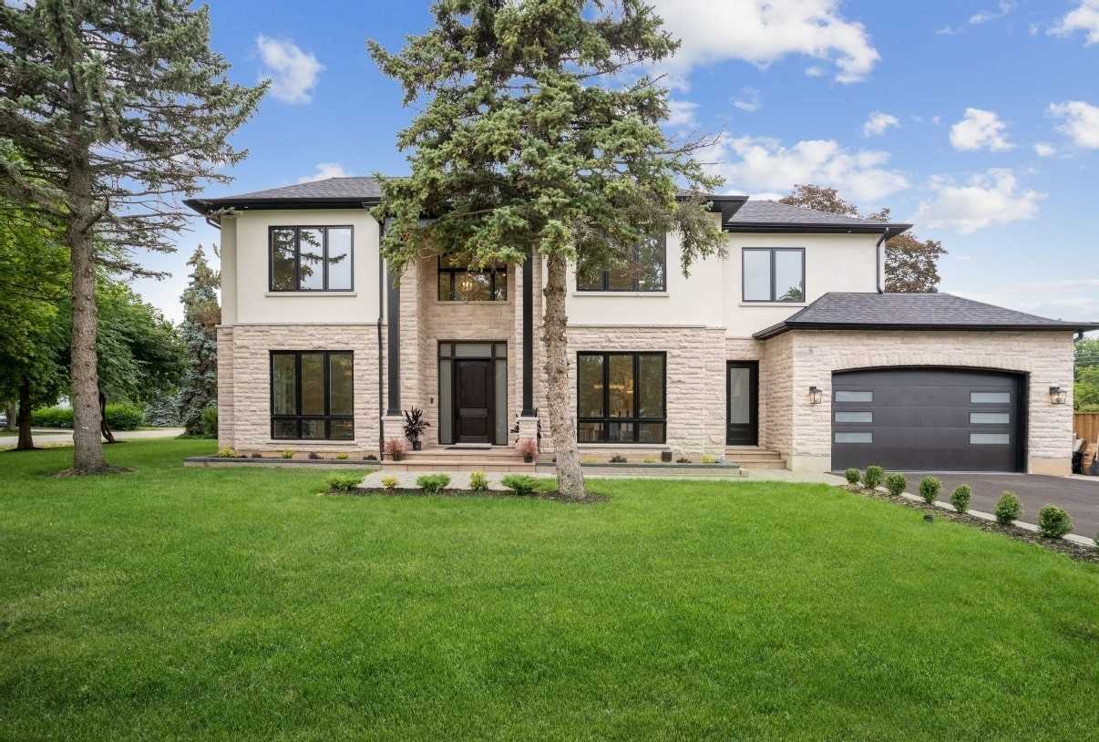 297 Savoy Cres
