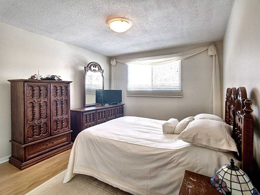 162 Burbank Cres