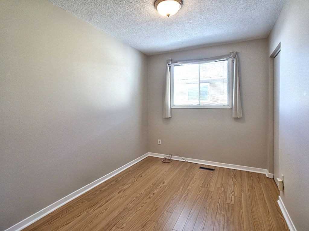 162 Burbank Cres