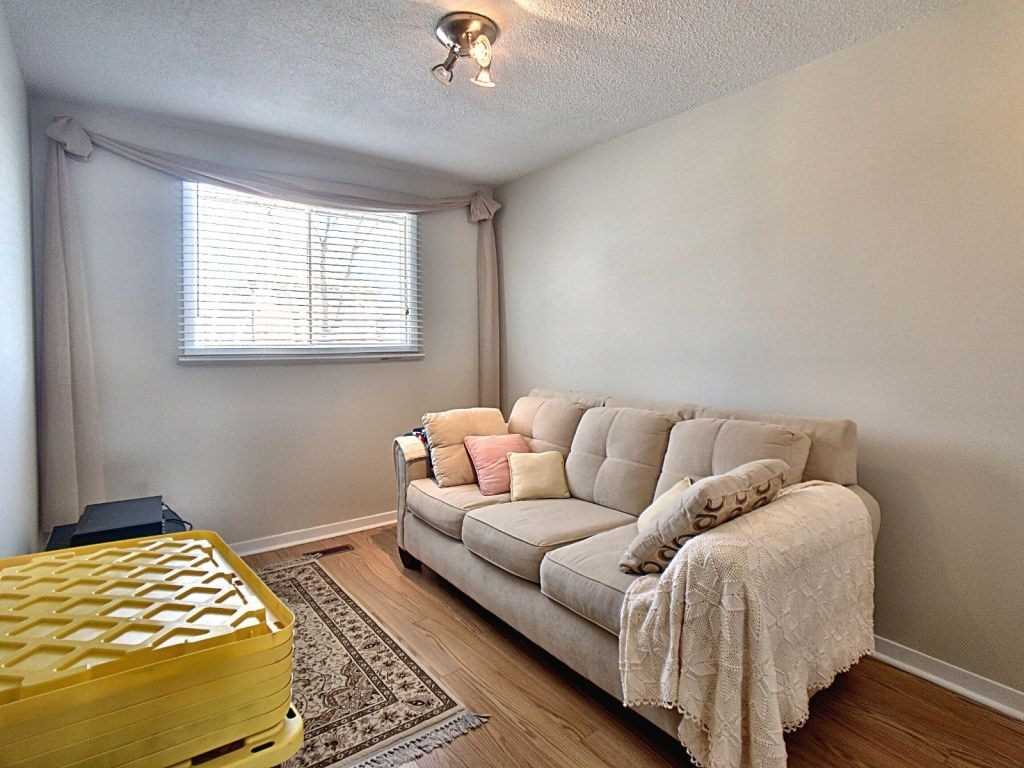 162 Burbank Cres