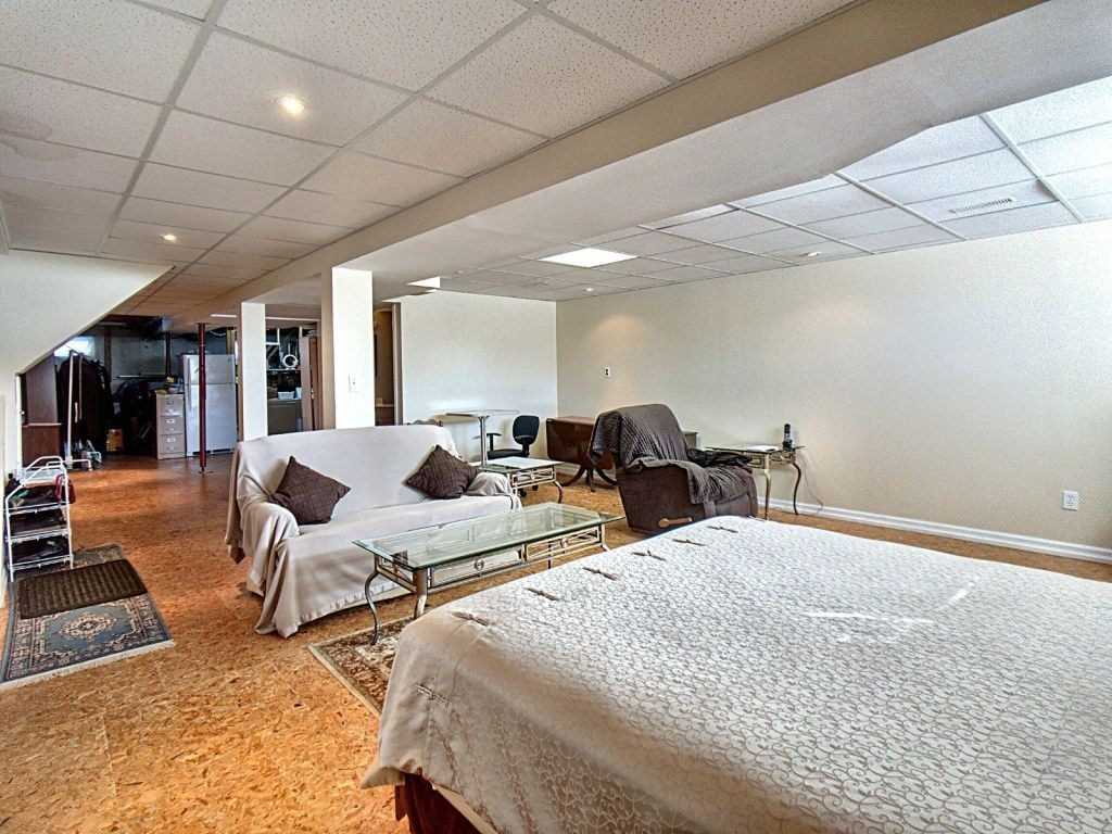 162 Burbank Cres