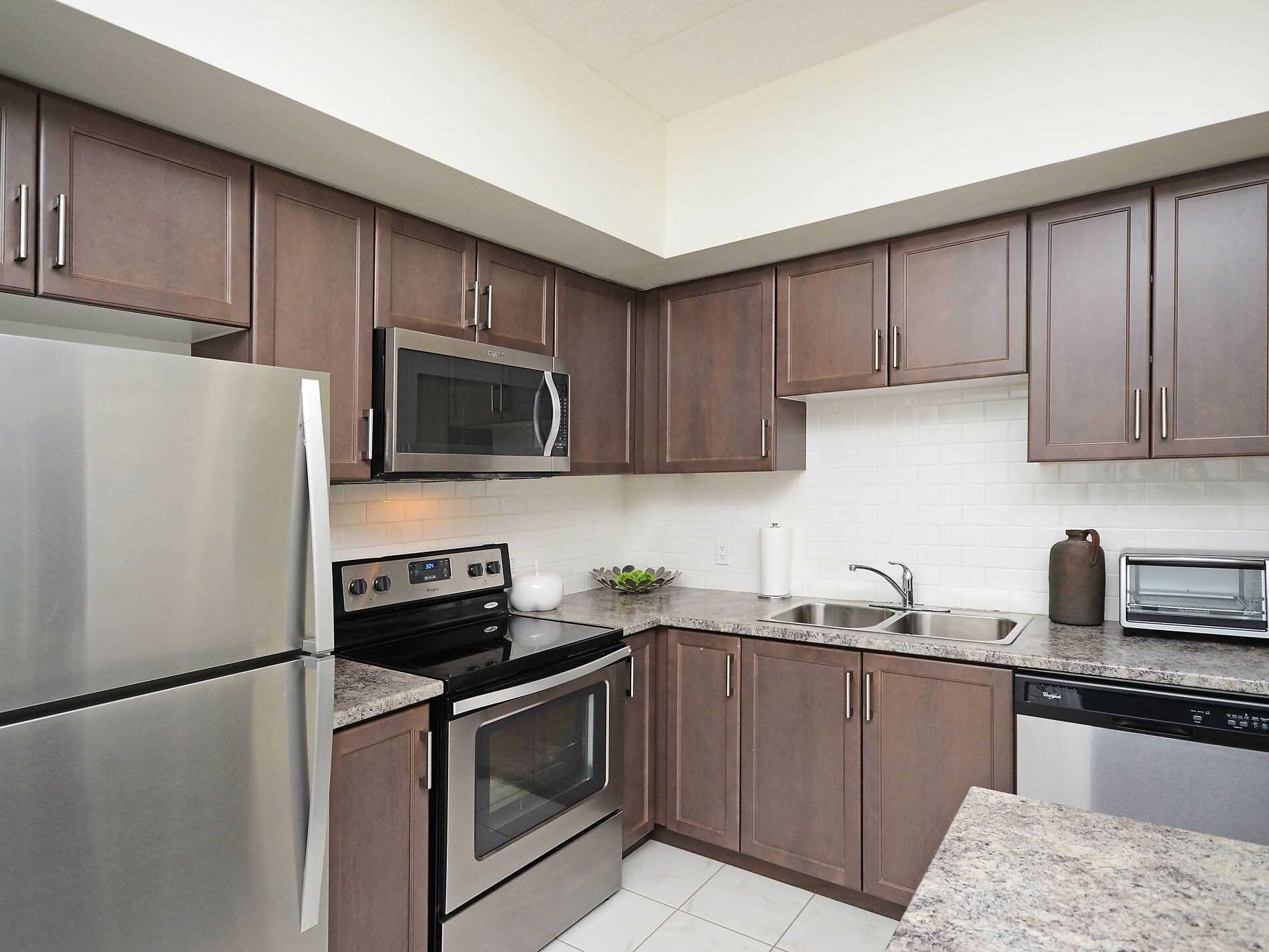 650 Sauve St, #404