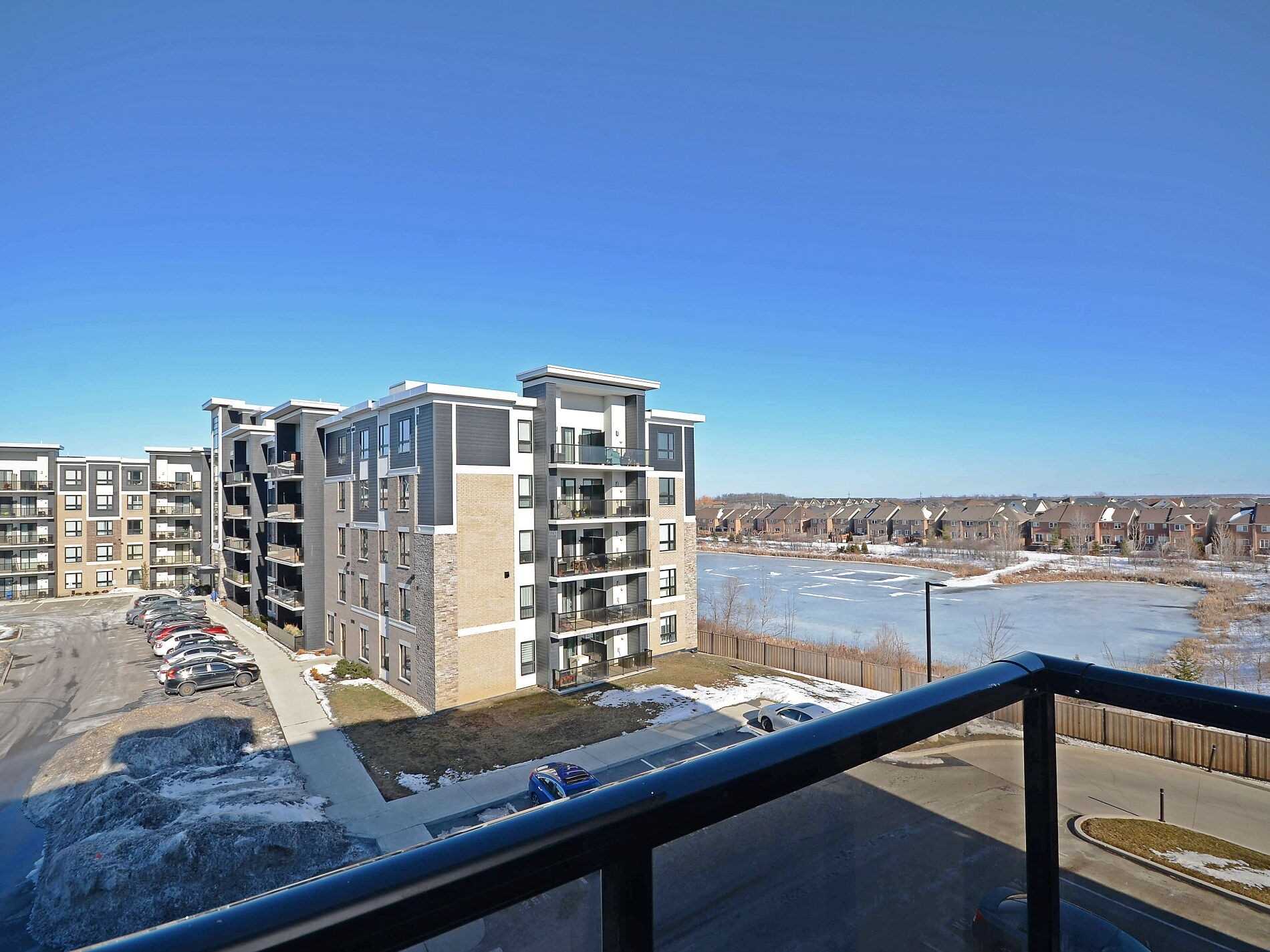 650 Sauve St, #404