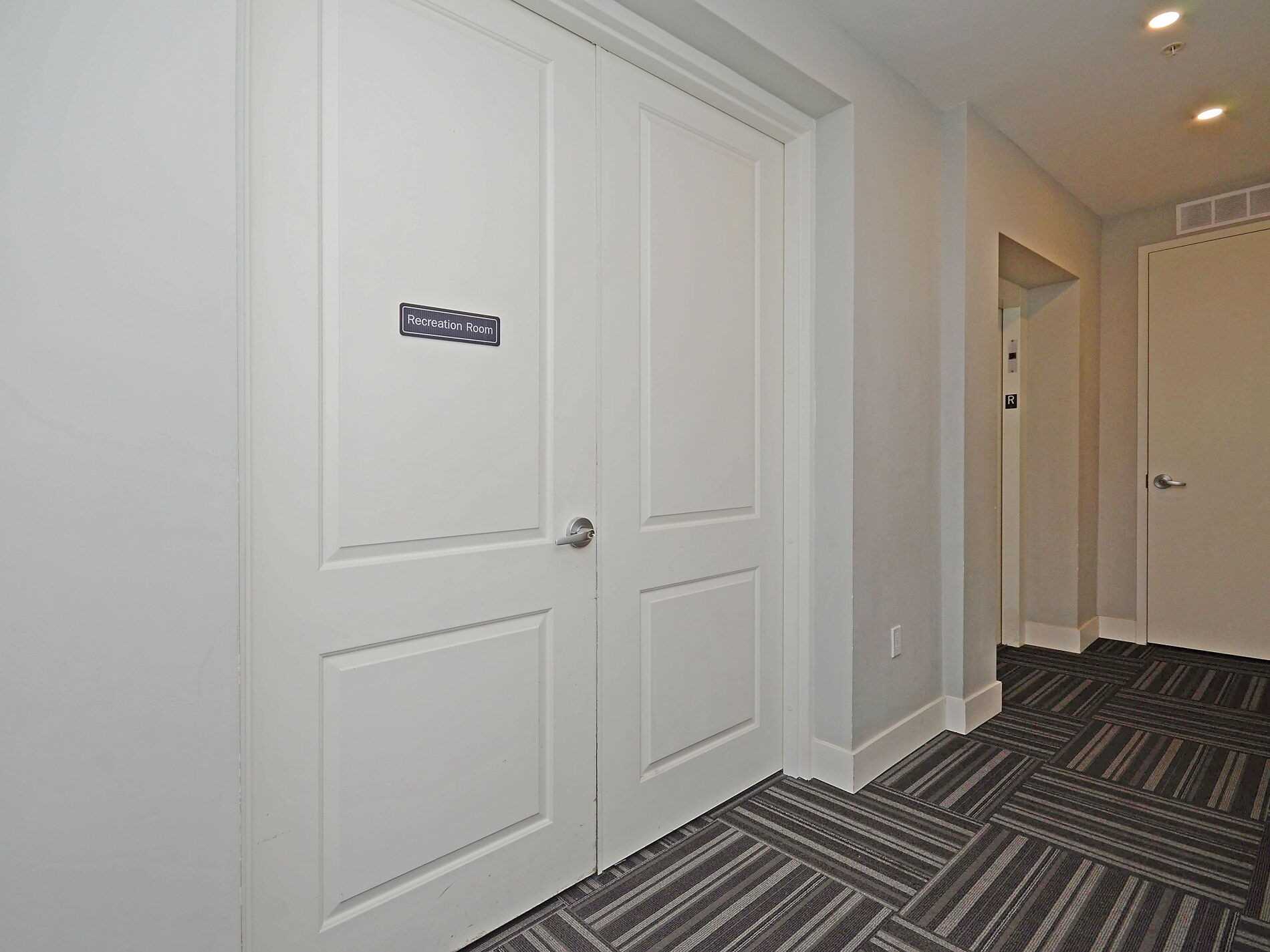 650 Sauve St, #404