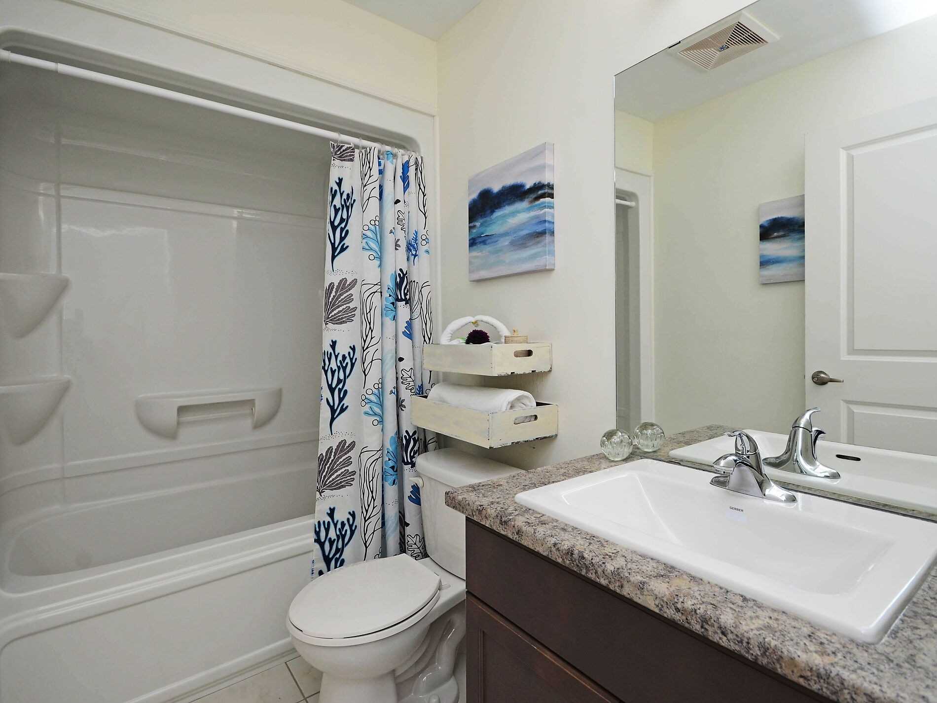 650 Sauve St, #404