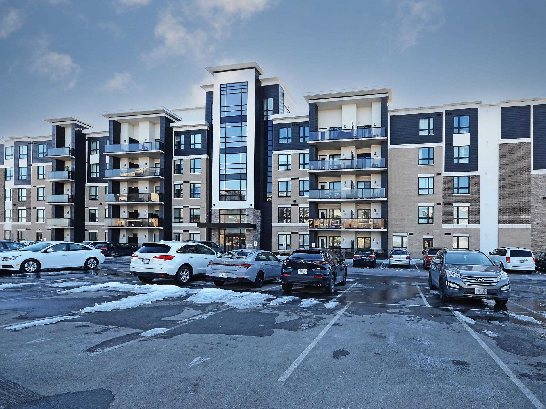 650 Sauve St, #404