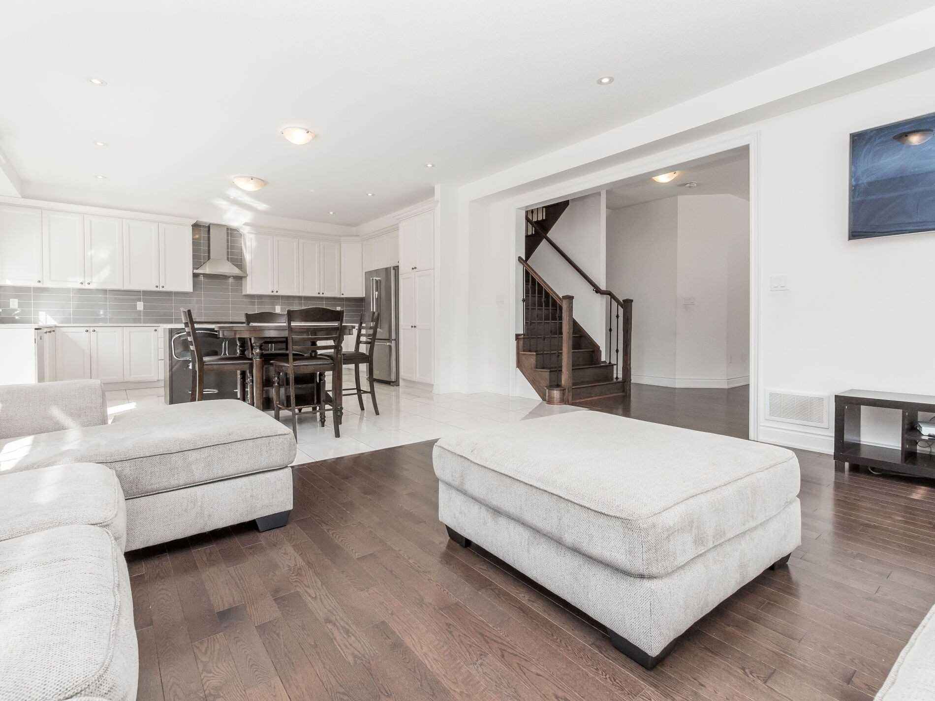 87 Agava St