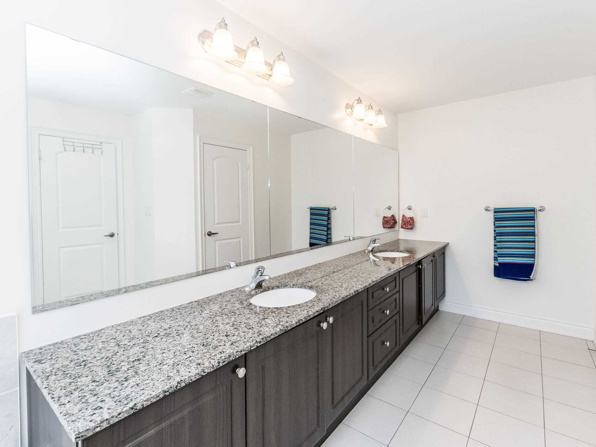 87 Agava St
