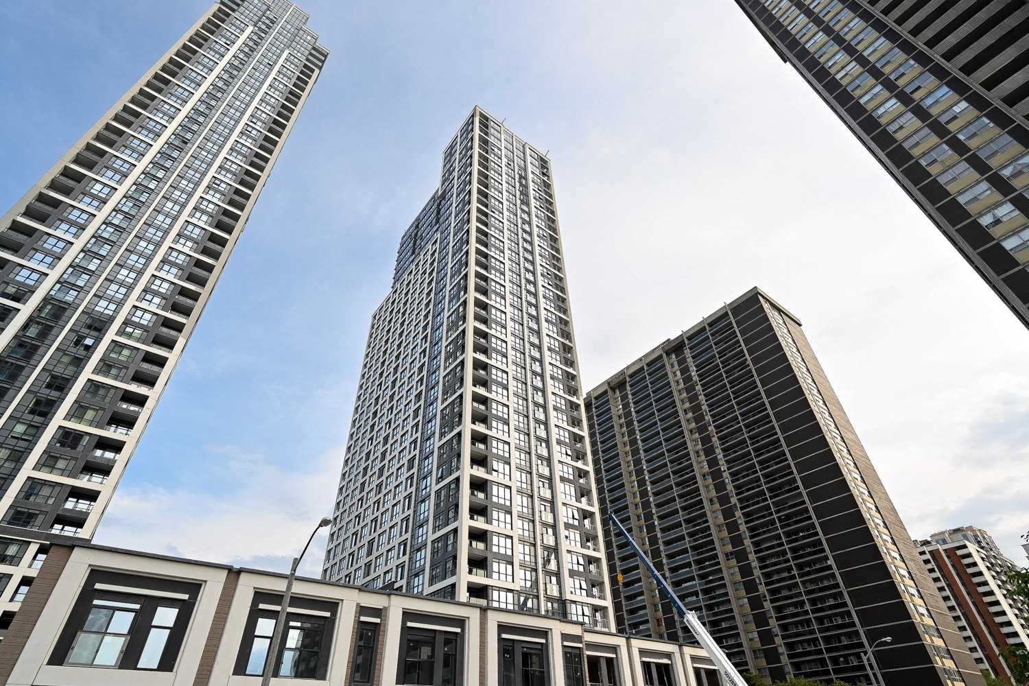 9 Mabelle Ave, #2822